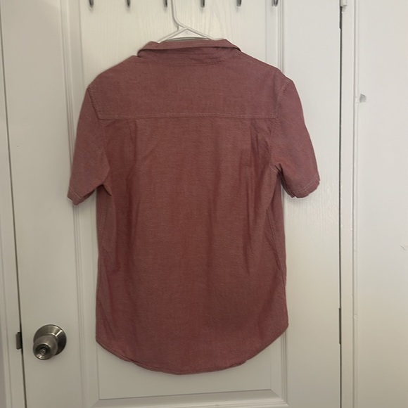 Short sleeve button down maroon shirt - Picture 3 of 3